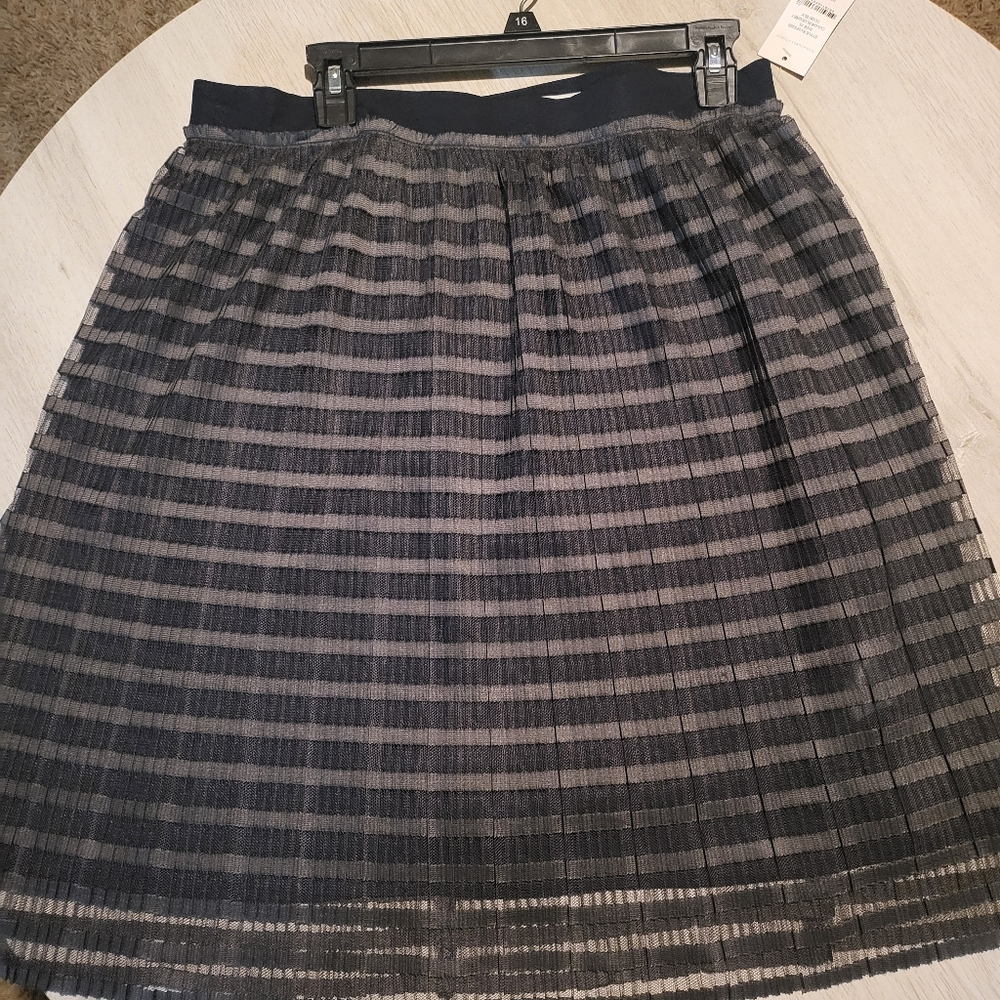 Signature studio skirt
